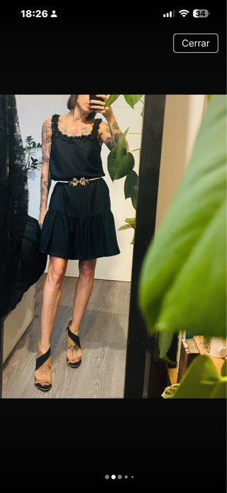 Vestido negro Naf Naf corto con flores