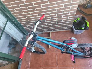 Bicicleta Dirtjump, pump track. Coluer oxyde 24"