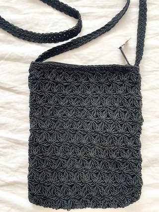 Bolso negro pequeño hecho a mano