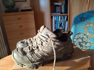 Zapatillas Merrell Trekking azu/Gris. Suela vibram