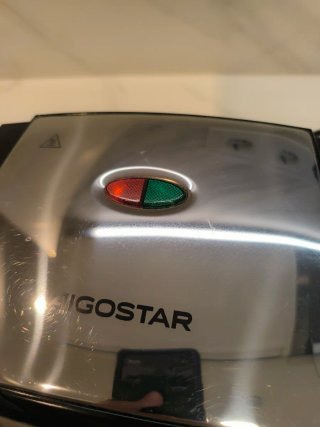 Sandwichera Aigostar con fallo estético