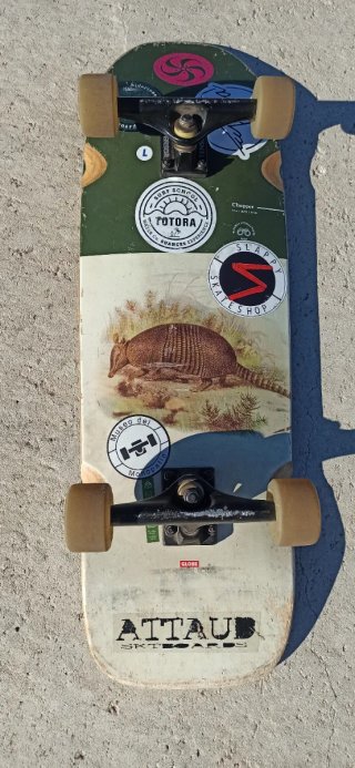 Skate Globe Chopper con ruedas nuevas Globe