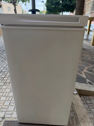 Congelador casi nuevo .