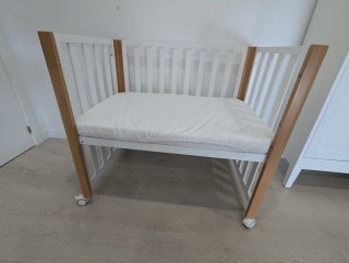 Cuna KOYA Kinderkraft (madera blanca y natural).