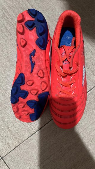 Botas de fútbol rojas Joma
