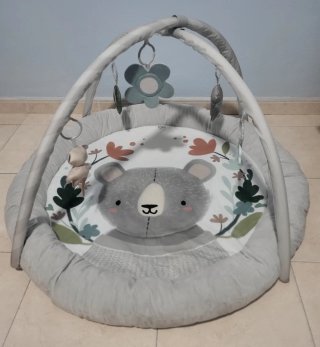 Tapete educativo Cozyplay oso. Viene con su caja.