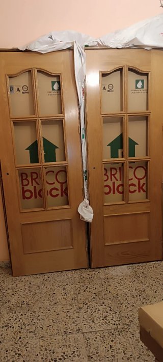 2 puertas de salón a pasillo
