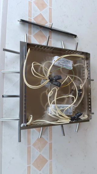 Lámpara de techo cuadrada moderna.