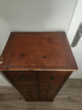 Mueble antiguo de madera