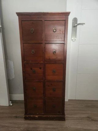 Mueble antiguo de madera