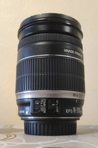 Objetivo Canon EFS 18-200mm IS