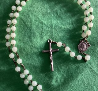 Rosario con crocefisso e medaglia