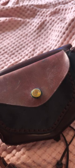 Riñonera de cuero hecha a mano