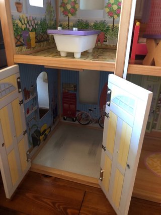 Casita de muñecas con accesorios