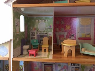 Casita de muñecas con accesorios