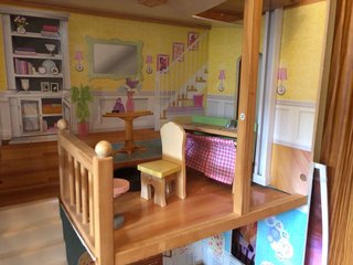 Casita de muñecas con accesorios