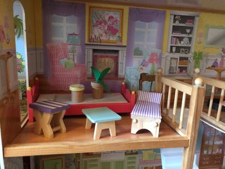 Casita de muñecas con accesorios