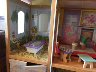 Casita de muñecas con accesorios