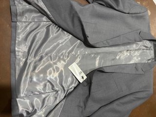 Traje de hombre gris