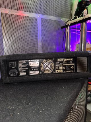 Amplificador+Pantalla 4x10 de Bajo Behringer