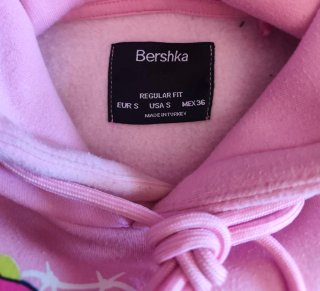 Sudadera con capucha estampada rosa Bershka