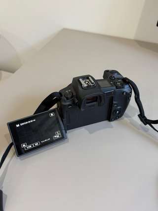 Cámara Canon EOS R (cuerpo) + Accesorios
