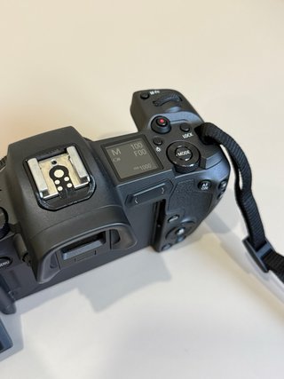 Cámara Canon EOS R (cuerpo) + Accesorios