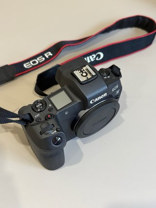 Cámara Canon EOS R (cuerpo) + Accesorios
