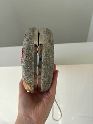 Bolso de fiesta con bananas bordadas
