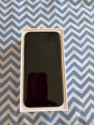 iPhone 11 64GB Nero + 13 custodie
