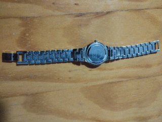 Reloj plateado de pulsera