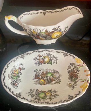 Salsera de porcelana inglesa con plato