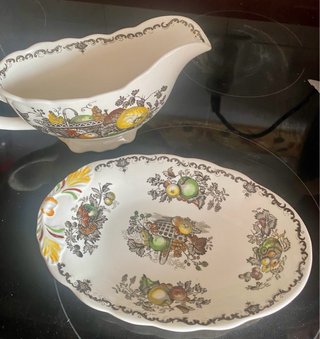 Salsera de porcelana inglesa con plato