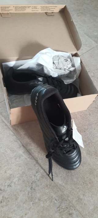 Zapatos de fútbol Adidas negros