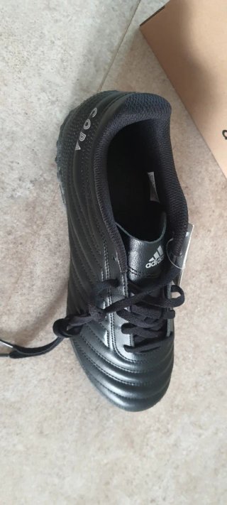 Zapatos de fútbol Adidas negros