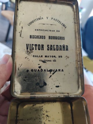 Caja metálica Víctor Saldaña Guadalajara