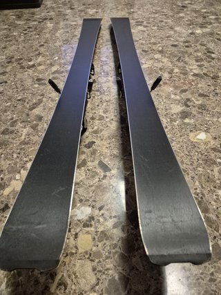 Esquís Atomic Balance 142cm con fijaciones