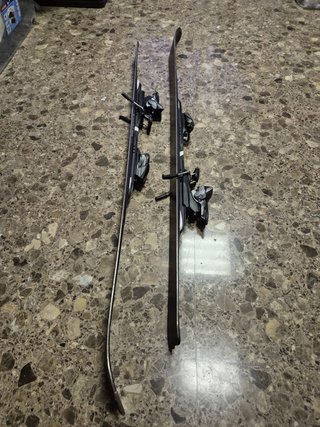 Esquís Atomic Balance 142cm con fijaciones