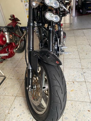 Harley-Davidson Negra y Roja