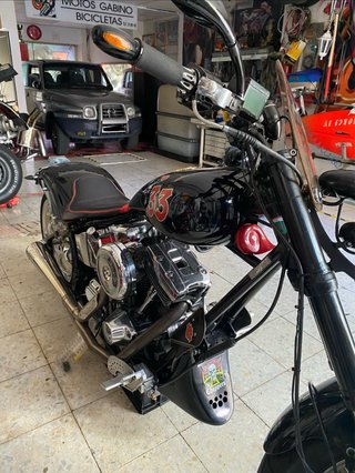 Harley-Davidson Negra y Roja