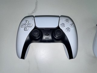 PlayStation 5 + 2 Mandos