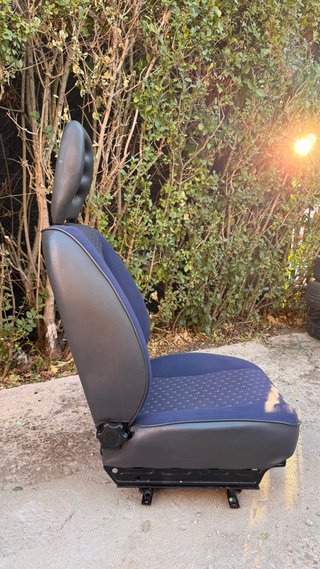 Asiento Peugeot Expert con base giratoria