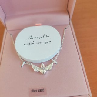 Collar plata con corazón y alas