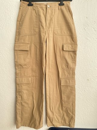 Pantalón cargo beige