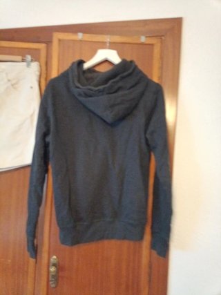 Sudadera negra + bermudas