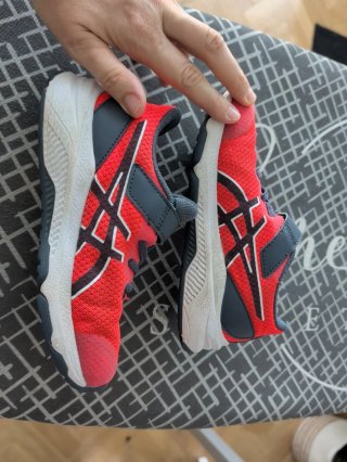 Zapatillas Asics niño talla 31.5 (19.5cm)