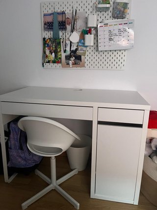 Escritorio infantil blanco con silla