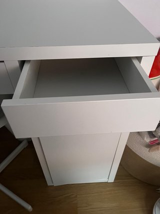 Escritorio infantil blanco con silla