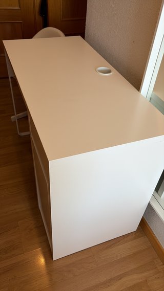 Escritorio infantil blanco con silla