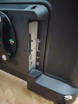 Televisor Nevir Negro pequeño